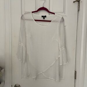 Alex white Top. Pull over, 3/4 length flutter sleaves BOHO. Size L